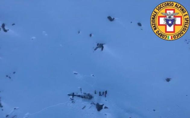 Aosta, incidente aereo tra un elicottero e un aereo da turismo: 5 morti article-post