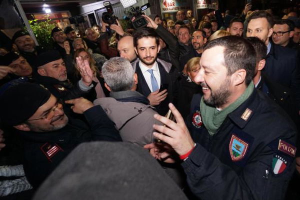 «Elimina Saviano», ma Salvini non censura un proprio sostenitore