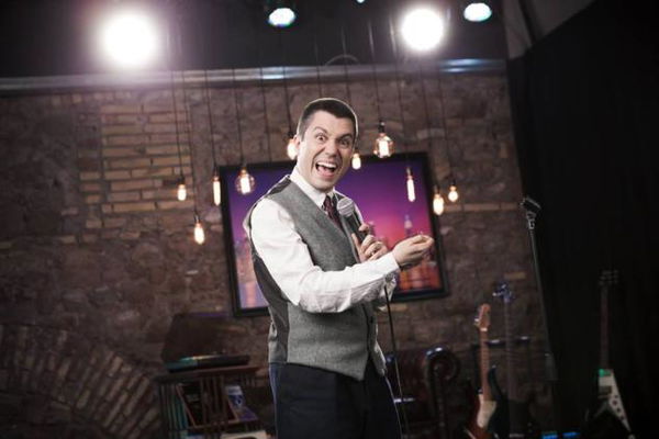 Saverio Raimondo, il comico prima invitato e poi respinto da Sanremo 2019