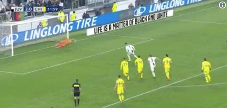 Sorrentino e la favola dei 40 anni: para un rigore a Cristiano Ronaldo | VIDEO