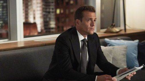 Suits, Aaron Korsh: “Harvey sarà influenzato dalla nuova relazione di Donna”