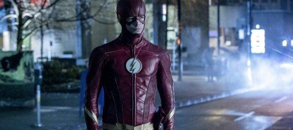 The Flash 4×22: Nuovo mini crossover con Arrow e due aiuti per Barry | VIDEO