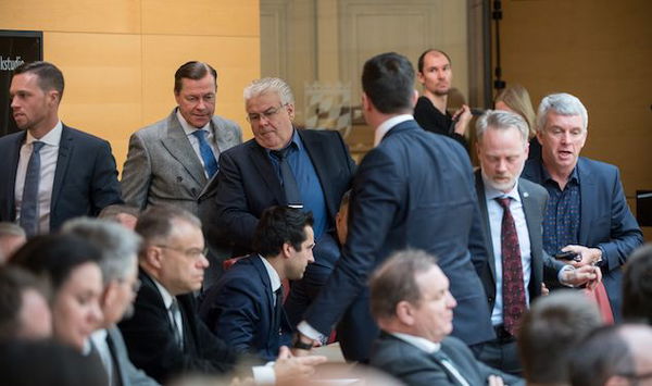 Afd abbandona l’aula del parlamento di Baviera dopo l’accusa di «minimizzare i crimini del nazismo»