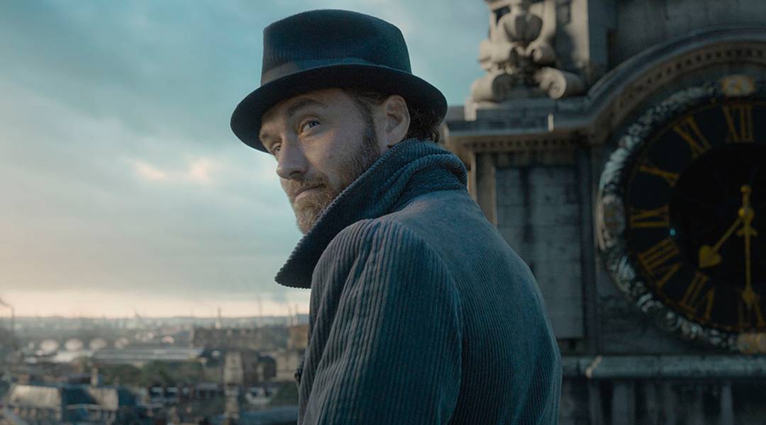 Animali Fantastici: I Crimini di Grindelwald, Jude Law spiega “Il mondo è pronto per Albus Silente icona gay” article-post