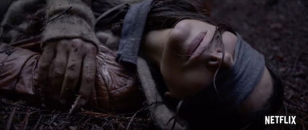 Bird Box, le immagini del mostro censurato