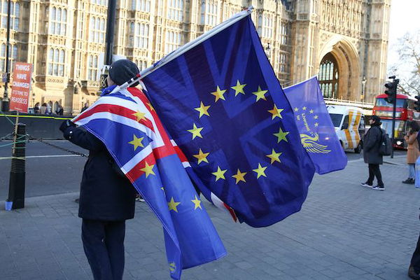 Brexit: L’emendamento ribelle che incastra, ancora una volta, Theresa May