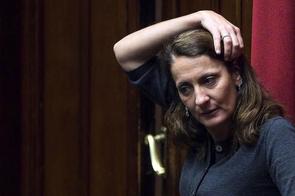 Il pasticcio della email di Carla Ruocco che chiede «un posto adeguato» al convegno sulla Shoah