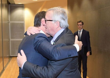 Il premier Conte racconta la trattativa con l’Ue: «Ho convinto Juncker in 20 minuti» article-post
