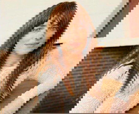 Dakota Johnson dà il suo numero di cellulare alle donne vittime di violenza article-post