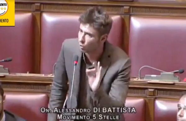 Di Battista accusava: «Il Pd salva le banche in 18 minuti». Ma il M5S ce ne mette 8 | VIDEO