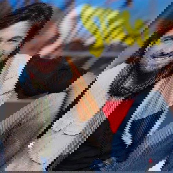 Edoardo Stoppa, l’inviato di Striscia, è stato aggredito dal “killer dei gatti”