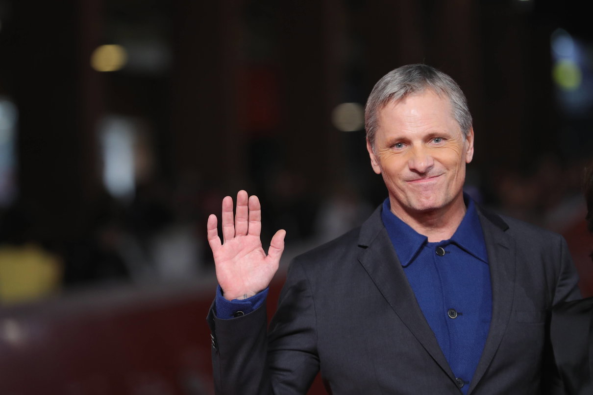 Il Signore degli Anelli, Viggo Mortensen sulla serie “Una partecipazione? Non ne so niente” | EXCL VIDEO article-post