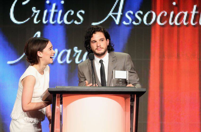 Game of Thrones: Kit Harington e Emilia Clarke insieme ai Golden Globe article-post