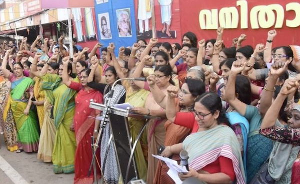 Kerala, un morto negli scontri per l’ingresso di due donne nel tempio Indù