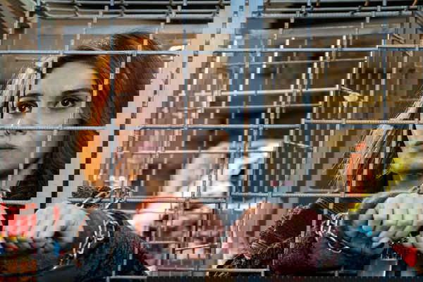 La Befana vien di notte, intervista a Paola Cortellesi “Lei è dentro di me, da piccola amavo i dolci a Piazza Navona”| VIDEO