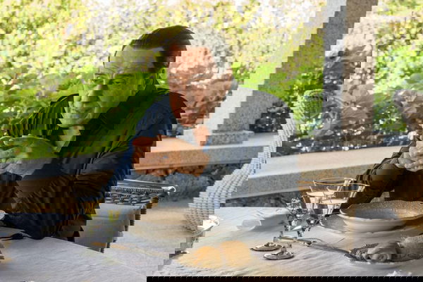 Loro 2: recensione 2, Sorrentino “alla fine ho voluto raccontare una storia d’amore”