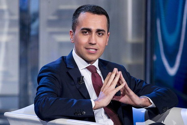 Le stime sul pil scendono allo 0,6%. E Di Maio se la prende con Bankitalia: «Sbaglia sempre»