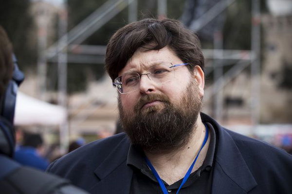 Mario Adinolfi non ha mai augurato malattie a chi non usa il preservativo