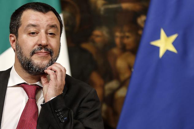 Salvini contro Macron: «Non prendo lezioni da lui, ha interessi petroliferi opposti a noi»