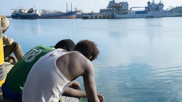 Porti non sempre chiusi: l’ok del Viminale allo sbarco di 64 migranti