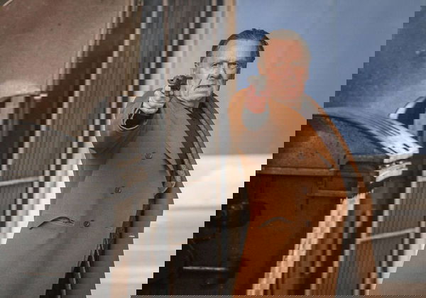 Morto tra una settimana (o ti ridiamo i soldi): Recensione, per morire bene serve un professionista