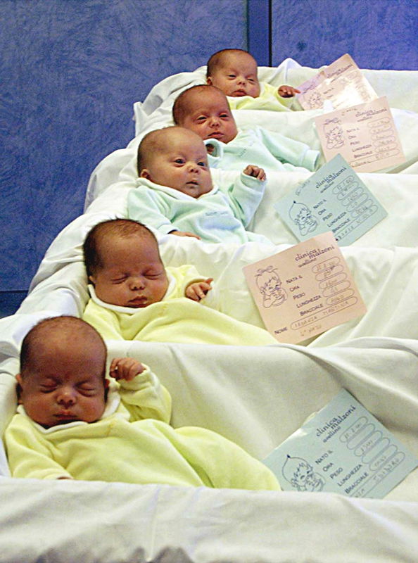 Perché la storia dei gemelli nati a Capodanno in anni diversi è una fake news