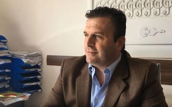 «Vai fuori, neg**!»: l’arbitro rivolge un insulto razzista al portiere, il presidente ritira la squadra