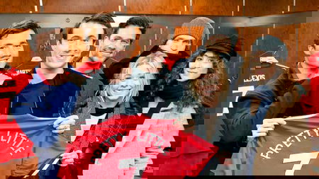 Pretty Little Liars: Il cast della serie si riunisce a Manchester | FOTO article-post