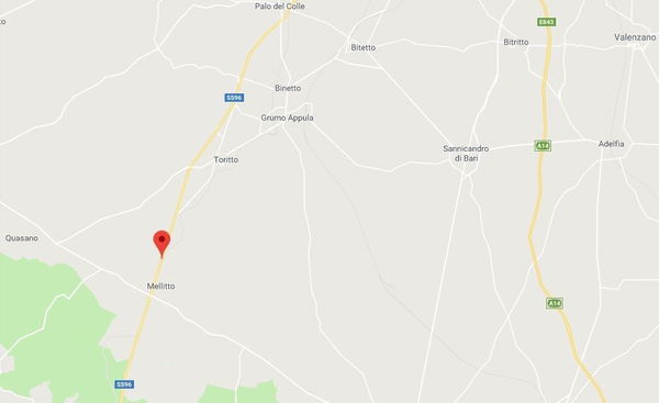 Bari, rapina a un portavalori con ruspe e furgoni in fiamme sulla statale: bottino di 2,3 milioni