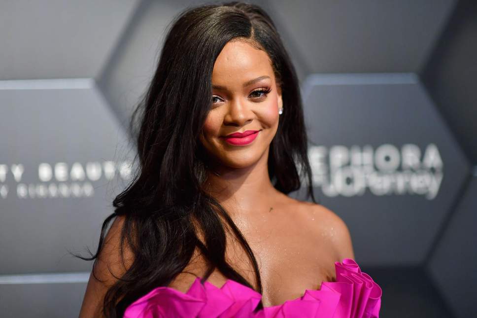 Rihanna: la cantante condivide pochi secondi di una nuova canzone article-post