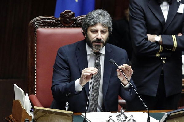 Il M5S si spacca su Sea Watch. Fico si attiva per lo sbarco dei 47 migranti