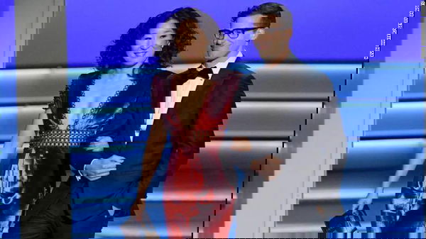 Golden Globes 2019, Sandra Oh presenterà la cerimonia insieme ad Andy Samberg