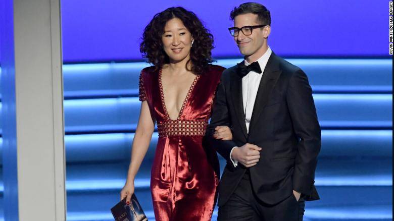Golden Globes 2019, Sandra Oh presenterà la cerimonia insieme ad Andy Samberg article-post