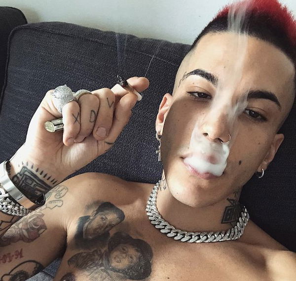 Sfera Ebbasta indagato per istigazione all’uso e spaccio di sostanze stupefacenti