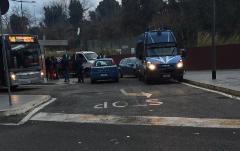 Baobab denuncia: «Altro sgombero di migranti a Piazzale Spadolini, l’Ama getta via le coperte»