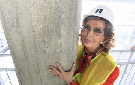 È stato dedicato un pilone a Sophia Loren article-post