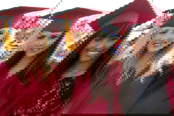 The Vampire Diaries: Da Elena a Caroline, le differenze tra libro e serie tv