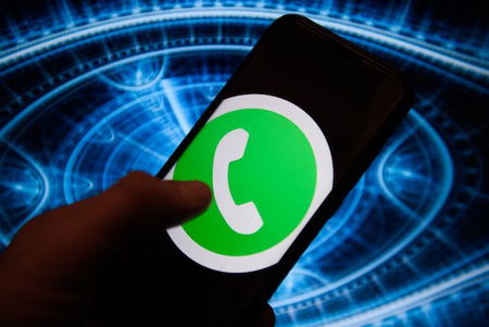 Whatsapp combatte i curiosi: si potrà sbloccare solo con l’impronta digitale article-post
