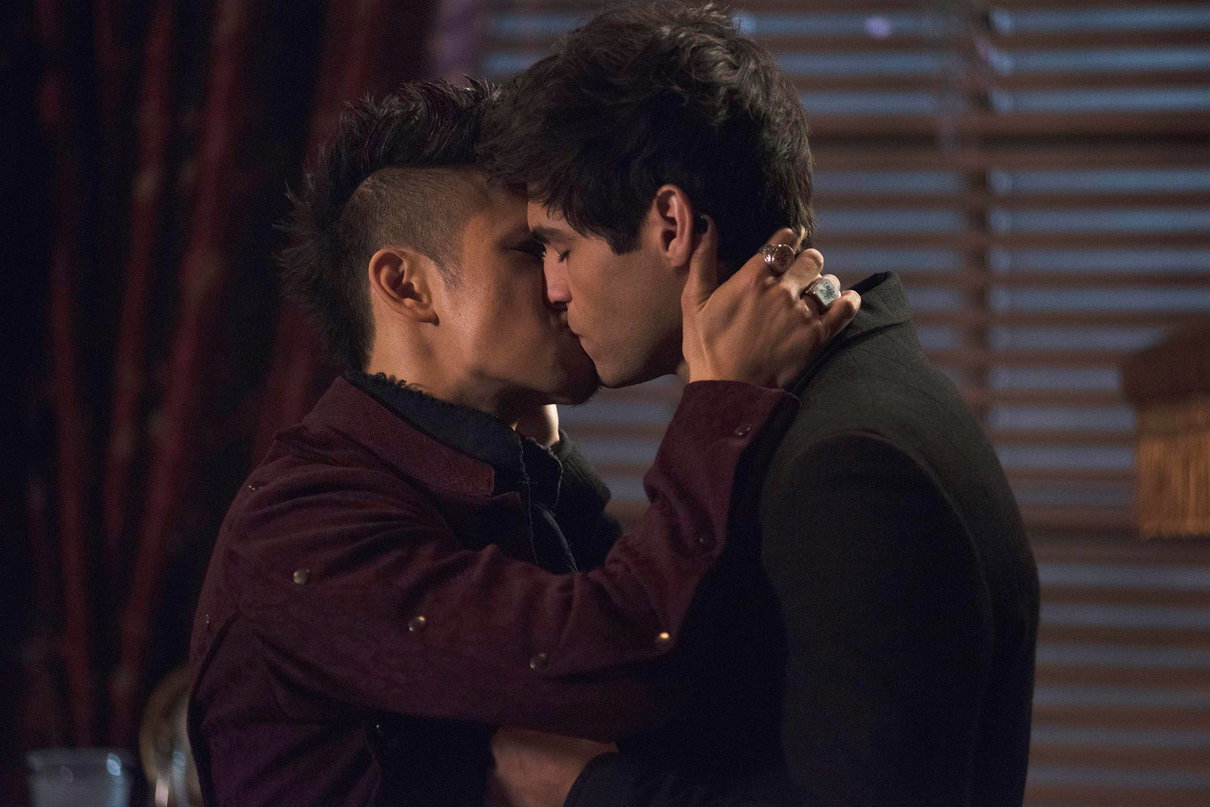 Shadowhunters 3: Dietro le quinte del ballo Malec, parla Harry Shum Jr. article-post