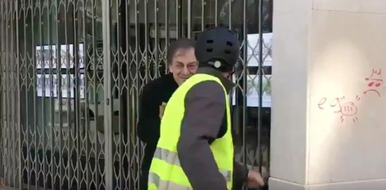 I gilet gialli e i violenti insulti antisemiti al filosofo figlio di sopravvissuti di Auschwitz | VIDEO
