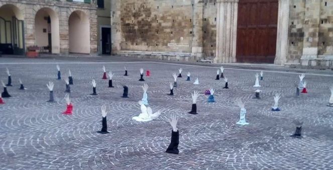 Per la visita di Salvini, ad Atri è stata rimossa un’installazione sul dramma dei morti in mare