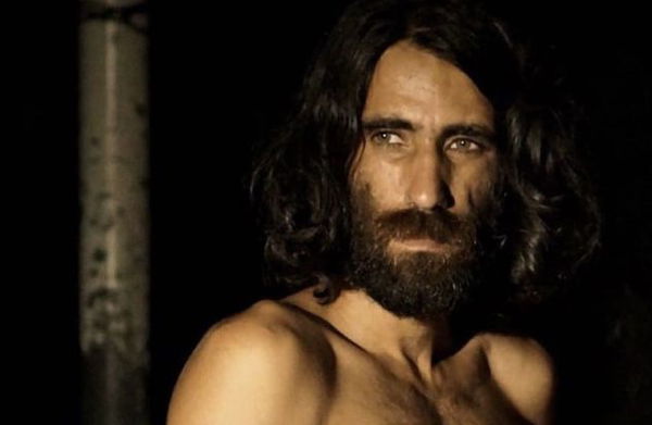 Chi è Behrouz Boochani, il rifugiato iraniano che ha vinto un premio per il libro scritto via Whatsapp
