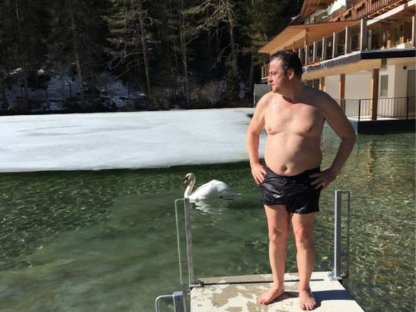 Calenda come Putin e Luca Morisi lo prende in giro: «Giovani salvinisti crescono»