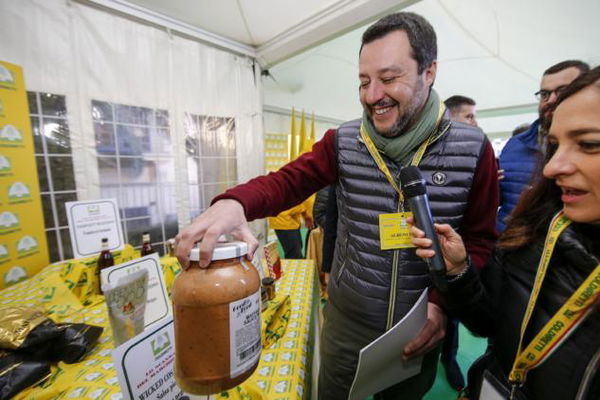 Il Movimento 5 Stelle deciderà su Rousseau se dare l’immunità a Salvini