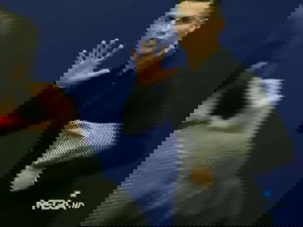 Cristiano Ronaldo non ci sta e fa la manita in zona mista (e non solo)