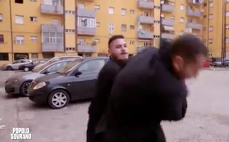 Il cronista della testata degli Spada aggredito di nuovo a Pescara | VIDEO