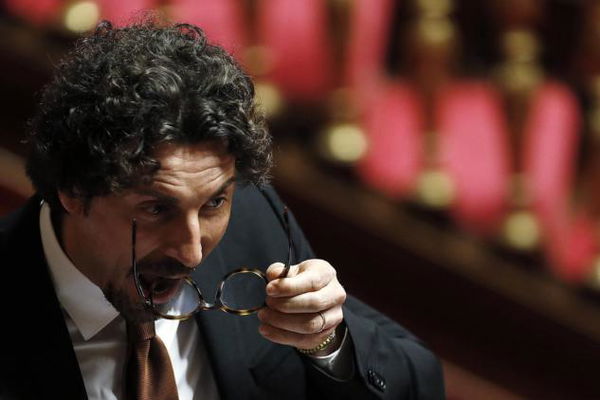 Per Toninelli in Italia c’è un «governo sovrano»