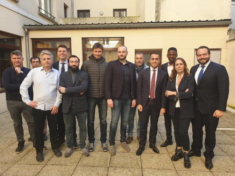 Di Maio: «Il vento del cambiamento ha valicato le Alpi». Ma i gilet gialli rifiutano l’alleanza