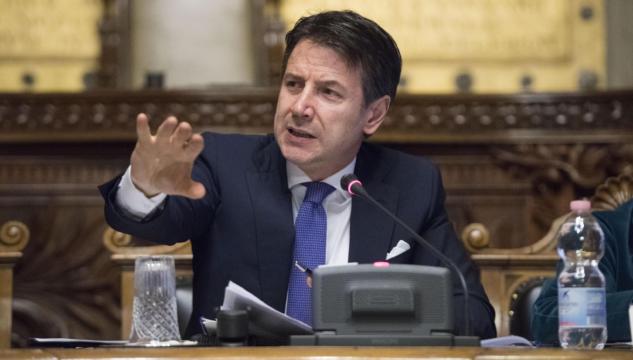 Giuseppe Conte si proclama Presidente della Repubblica