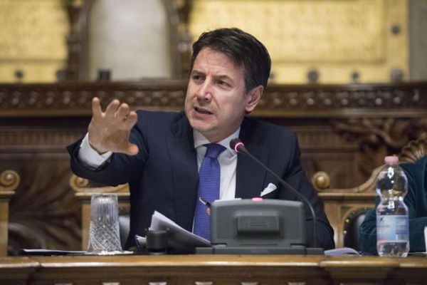 Giuseppe Conte si auto-proclama Presidente della Repubblica | VIDEO